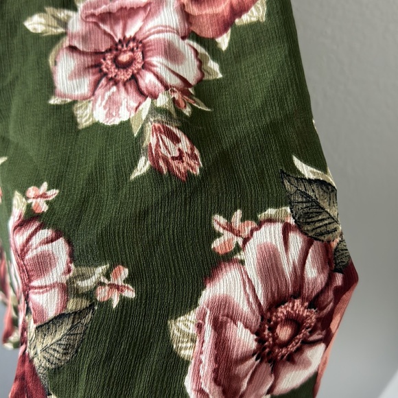 Elizabeth Floral Off Shoulder Top - Picture 6 of 7